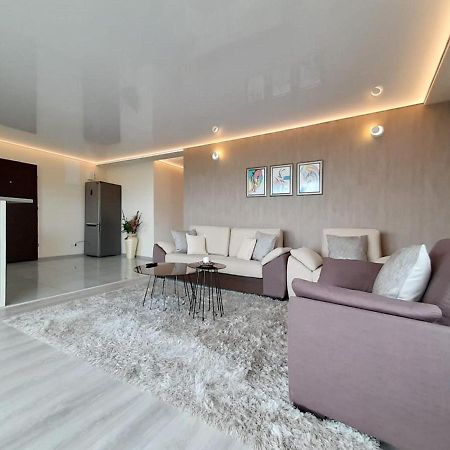 Sky View - Luxury Apartment With A Dream View ブラショフ エクステリア 写真